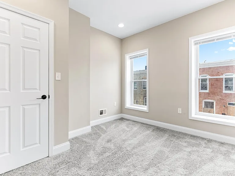 233 N Rose St — Photo 25