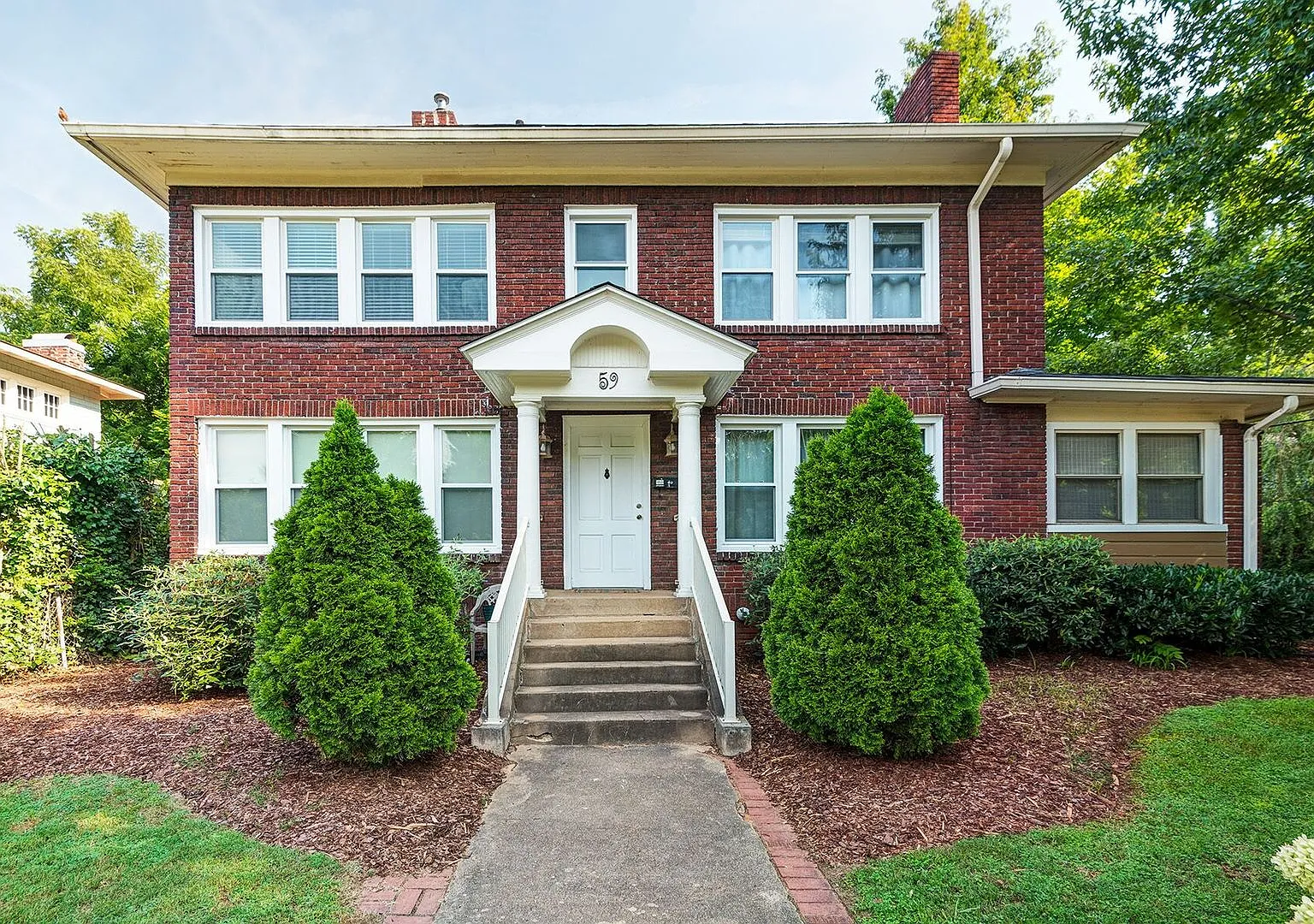Central AVL - Stylish Apartment minutes from Downtown — Photo 1