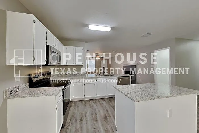 1016 Silver Spur Ln — Photo 7