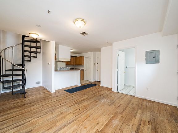 3rd image of 637 Garden St APT 5