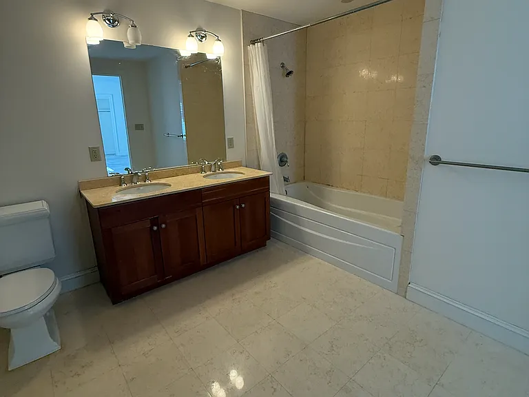 10 Vernon St #305 — Photo 18