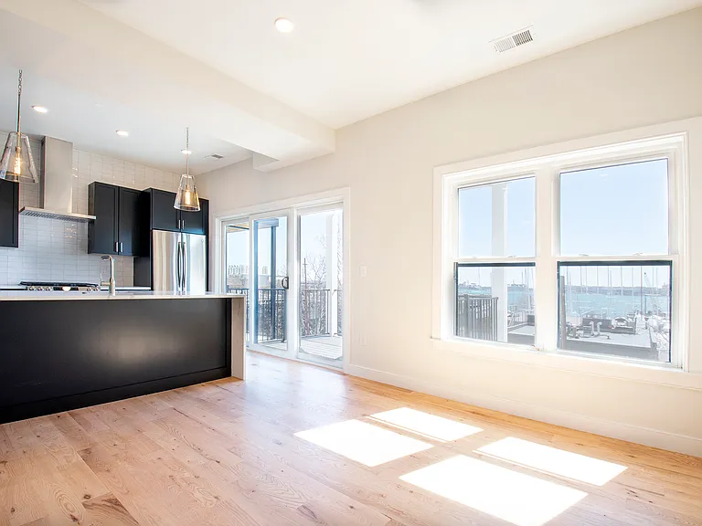 275 Webster St #3 — Photo 6