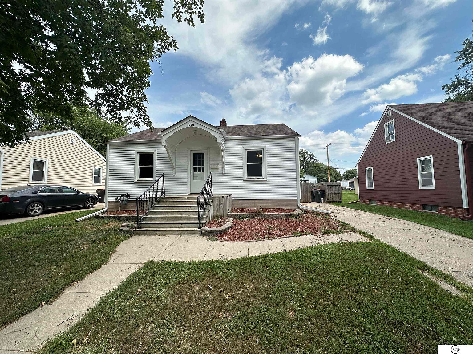 1216 N 9th St Beatrice NE 68310 Zillow