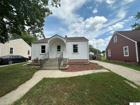 1216 N 9th St, Beatrice, NE 68310