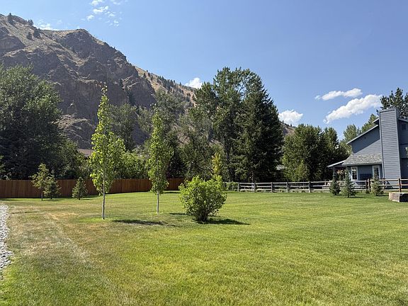 4th image of 431 Angela Dr