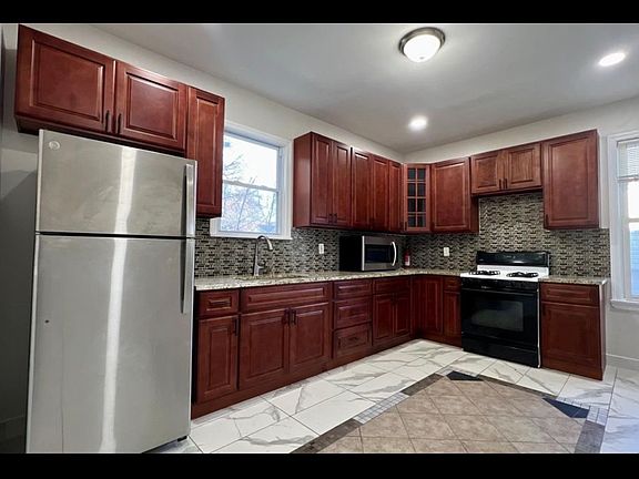2nd image of 210 Claremont Ave Unit A