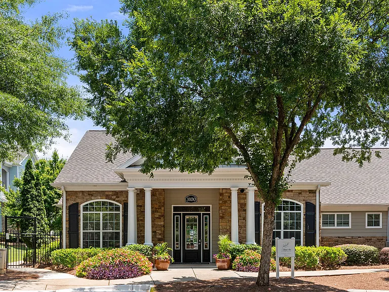 C195580_CreeksideVista_LEASING _01