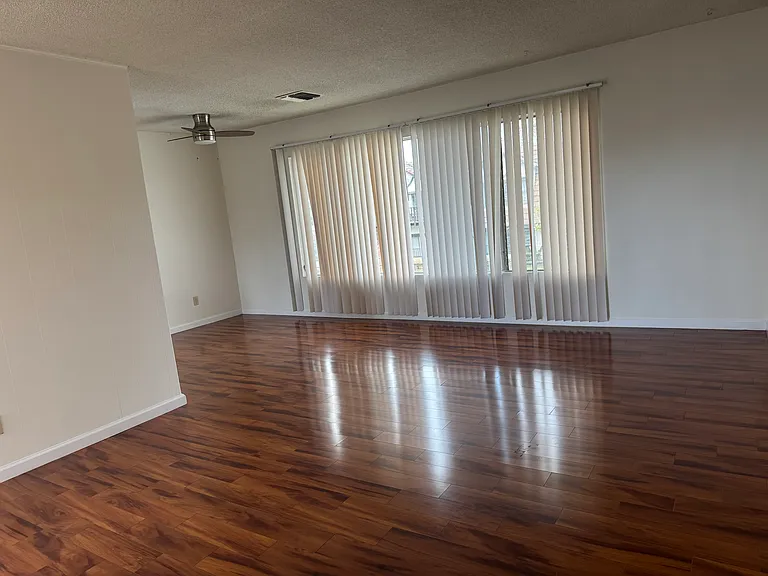 244 S El Molino Ave — Photo 46