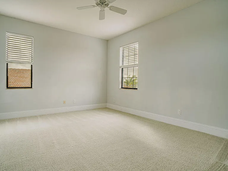 170 SE Calmo Cir — Photo 19