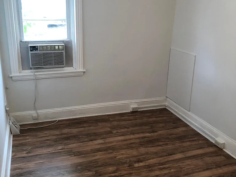 808 Livingston St — Photo 19