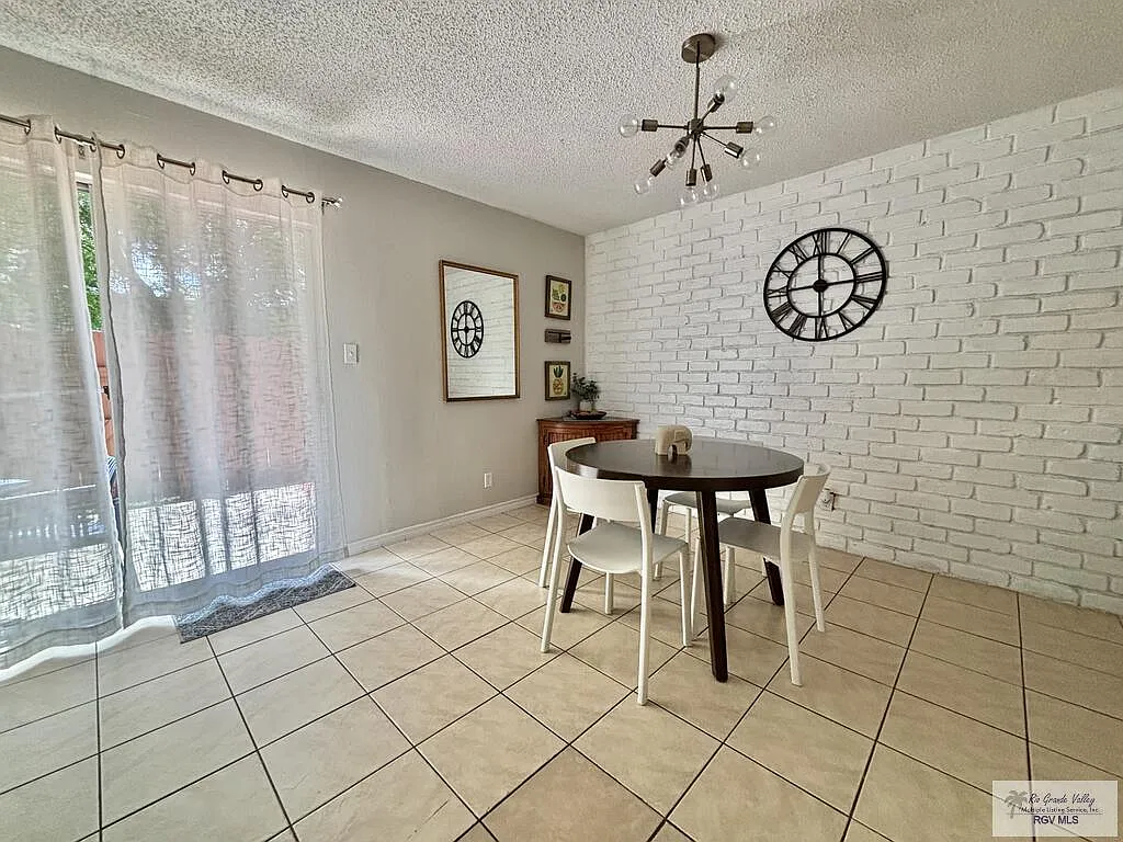 2 bed, 1.0 bath, 1144 sqft, $1,700 — Photo 4