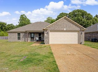 36 Jackson Creek Dr, Jackson, TN 38305