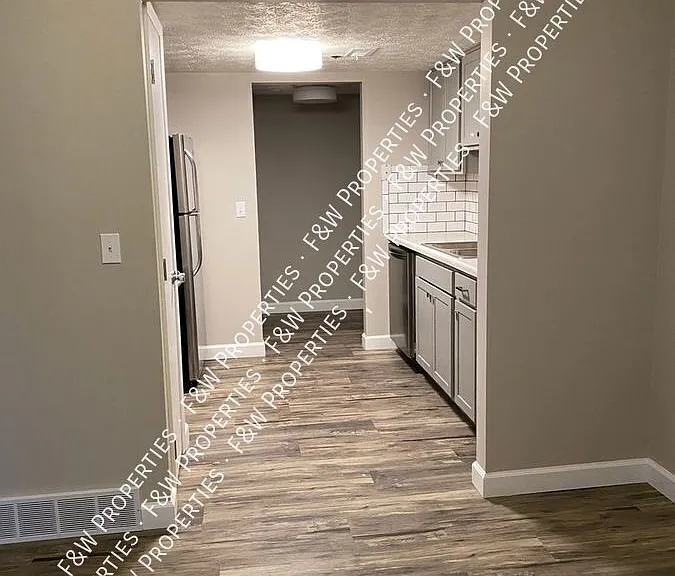 1581 Roxbury Rd — Photo 6