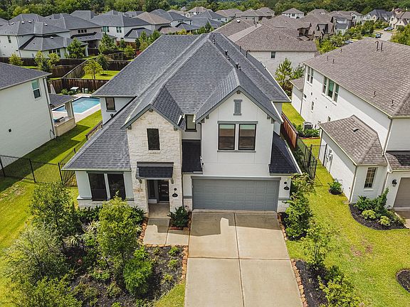 2nd image of 154 Renodes Garden Ln