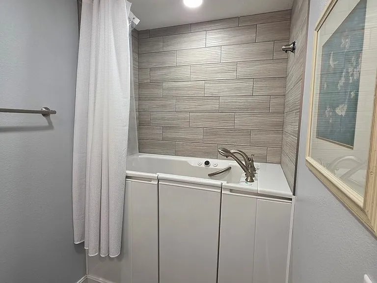 223 S Nesbitt Ter — Photo 17