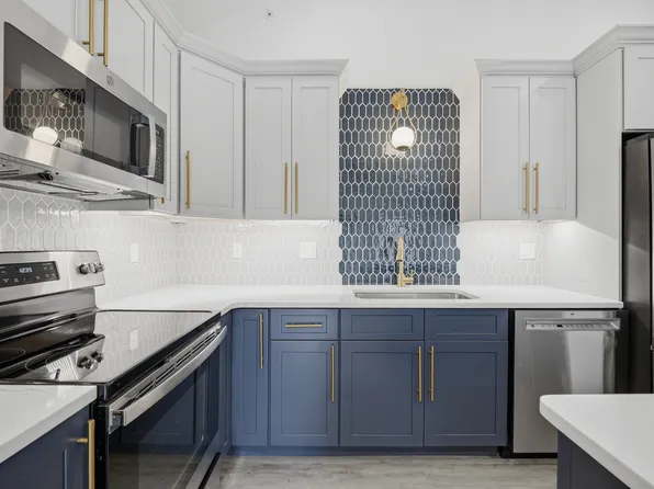 6 Burt Ln #206, Wilbraham, MA 01095