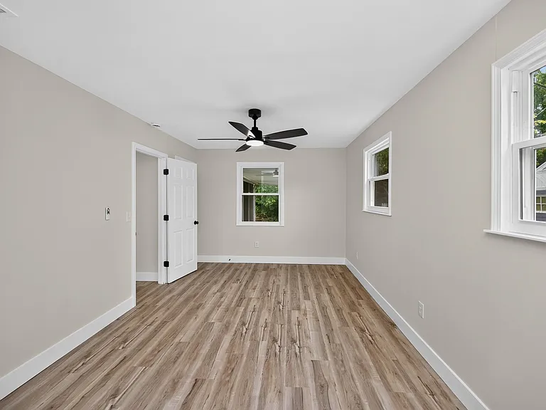 861 W Galbraith Rd — Photo 20