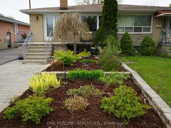 4 Cameo Cres, Toronto, ON M6N 2K5