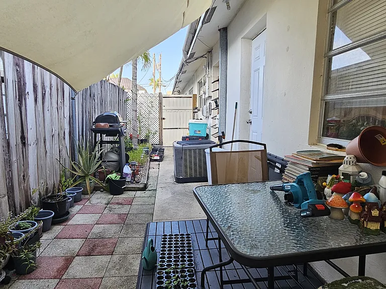 321 SE 12th Ave #2 — Photo 15