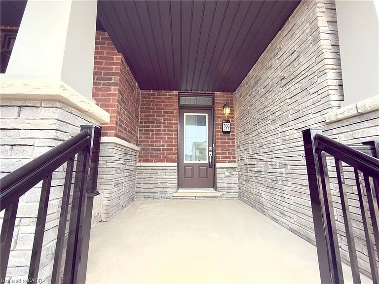 299 Starlight Ave — Photo 2