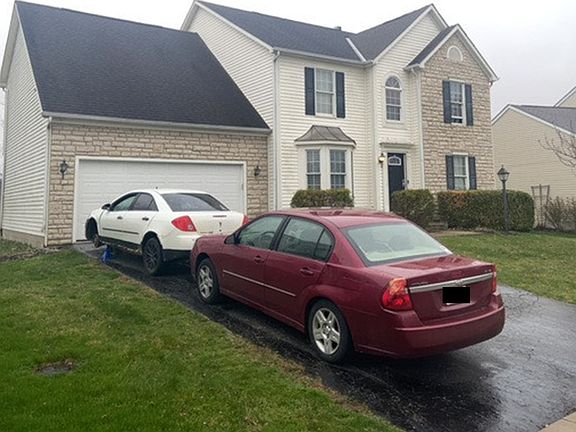 3rd image of 183 Fox Glen Dr W