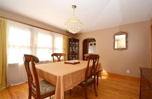 4th image of 431 Merriam Ave