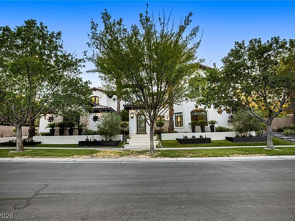 2nd image of 7 Vintage Valley Dr
