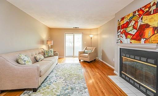 5th image of 1218 Vfw Pkwy APT 53