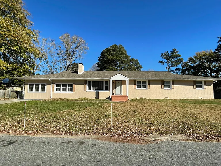 102 Caran Rd — Photo 2