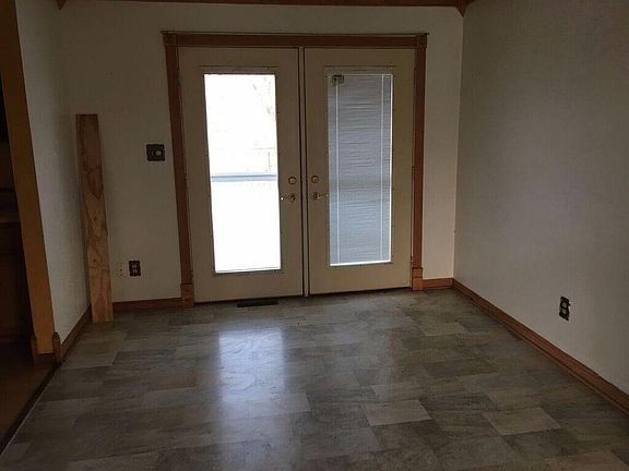 4th image of 2400 W 61st Pl