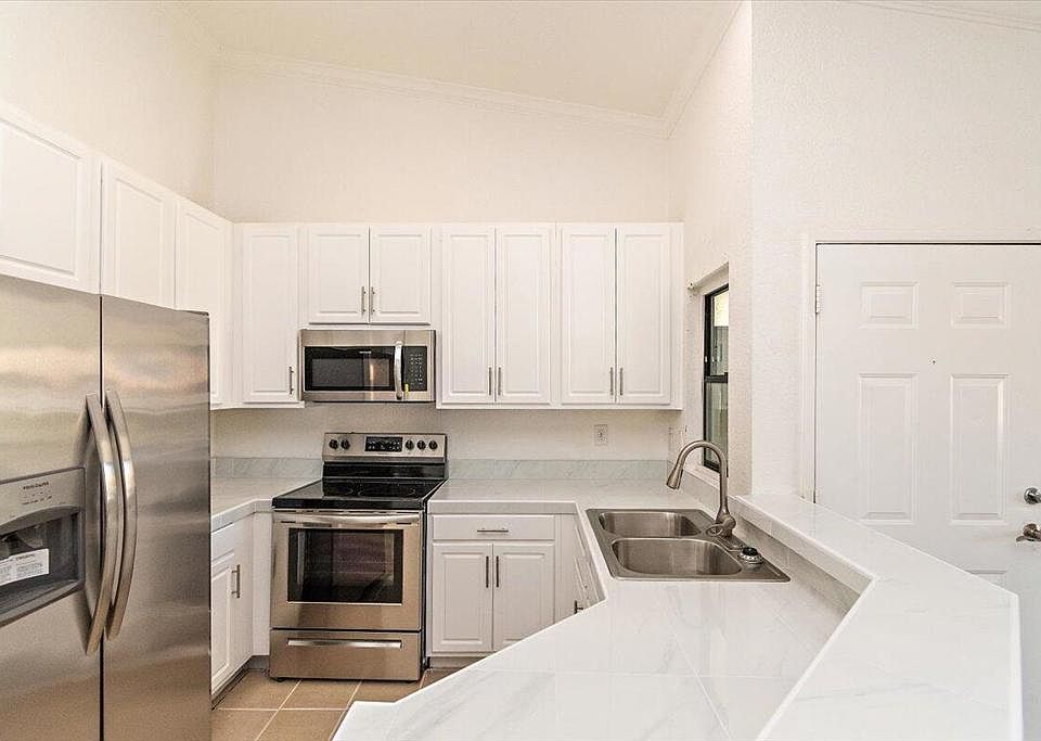 1st image of 78650 Avenue 42 APT 1012