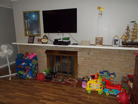 5th image of 515 Paradise St