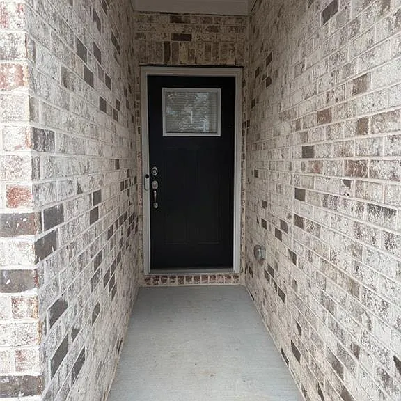 663 Castleberry Ave — Photo 2