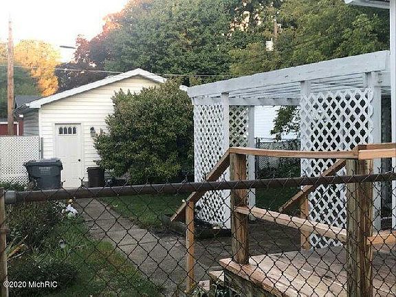 5th image of 1414 Niles Ave
