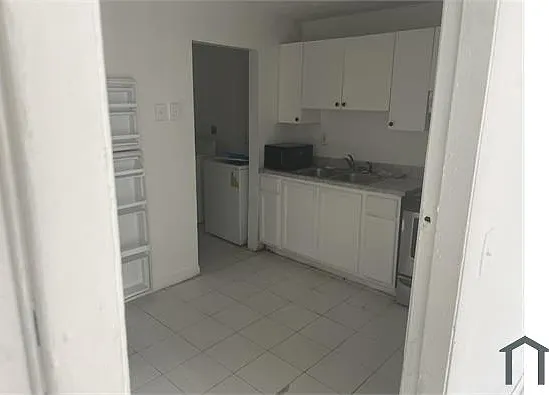 3 bed, 1250 sqft, $2,700 — Photo 2