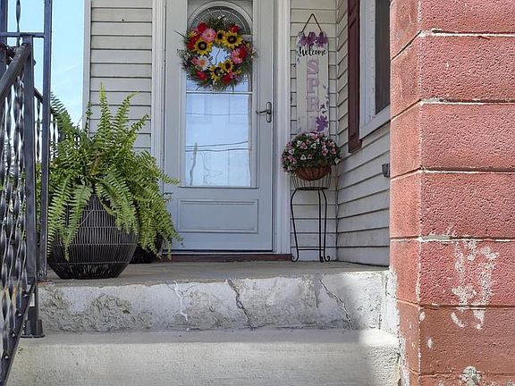5th image of 208 East St