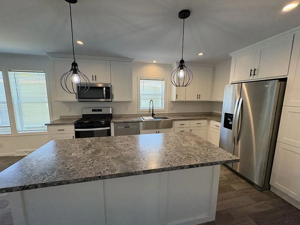 3 bed, 2.0 bath, 1502 sqft, $1,999 — Photo 1