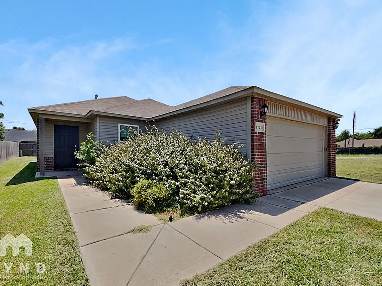 1724 Lanesboro Dr — Photo 17