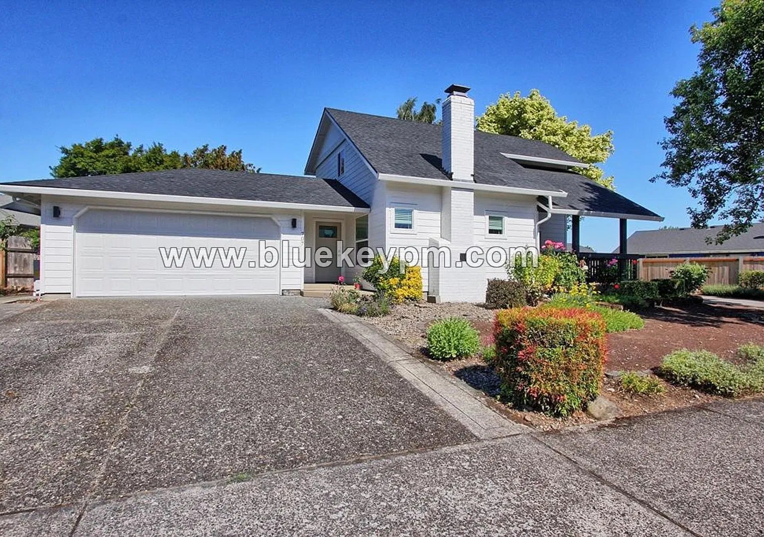 3 Bed, 2 Bath in Cascade Park with Primary on Main Floor — Photo 3