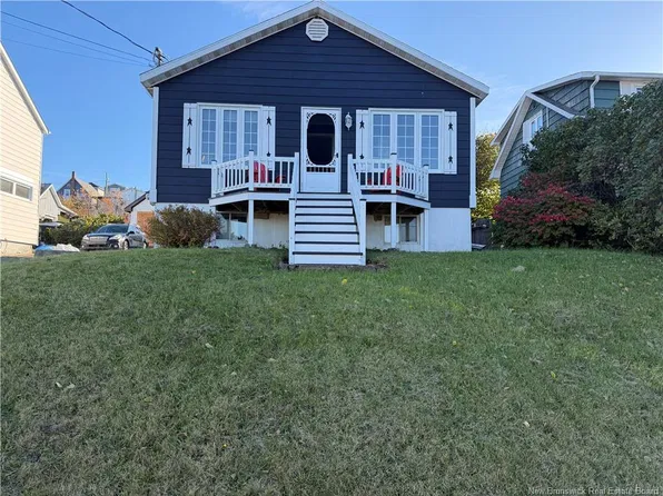 390 Victoria St, Dalhousie, NB E8C 2S4