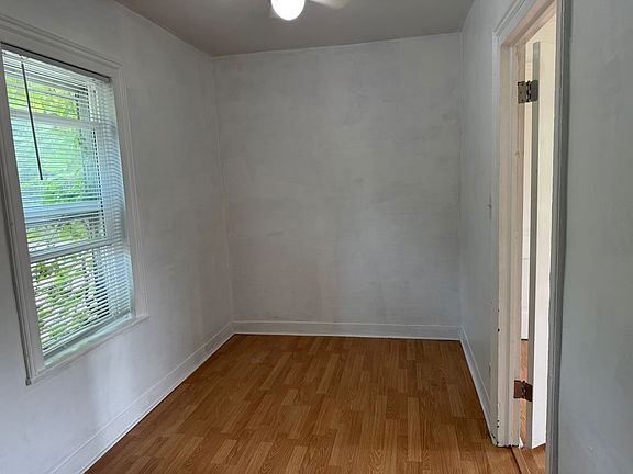 3rd image of 606 McBride St