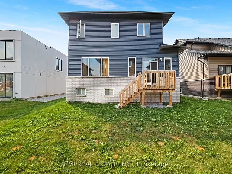 3742 Sunbank Cres — Photo 37