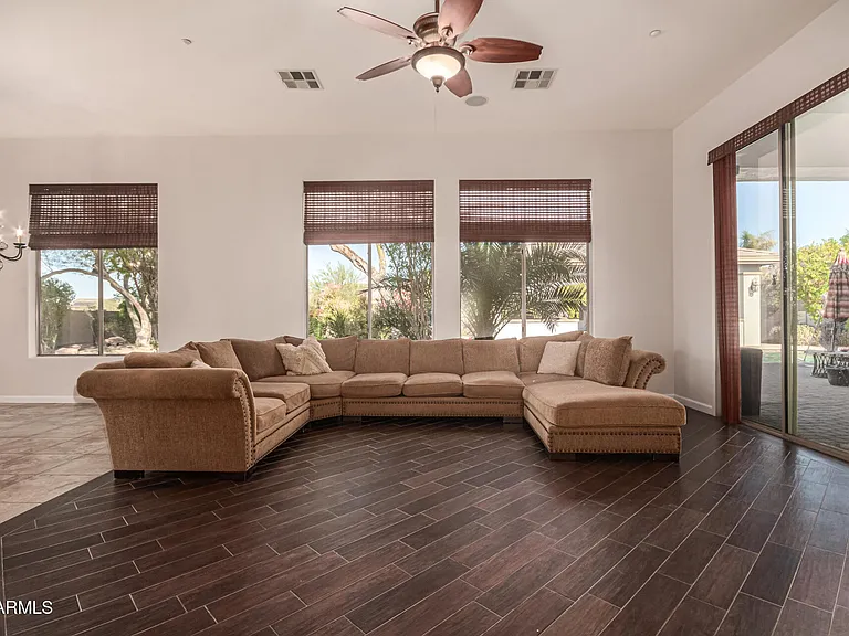 9246 W Molly Ln — Photo 14