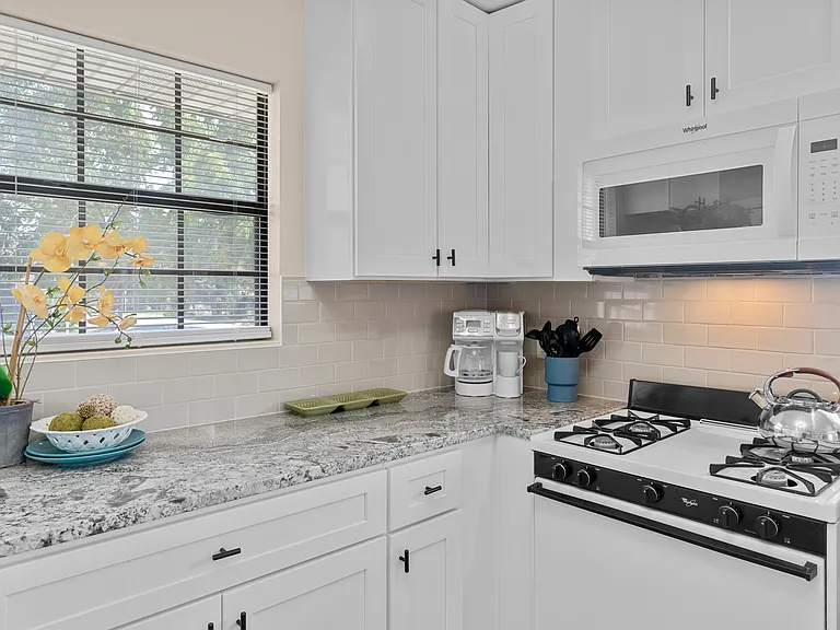 1505 N College St — Photo 23