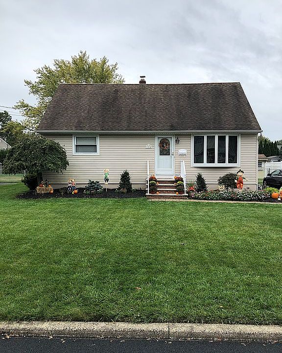 2nd image of 124 Cedar Ave