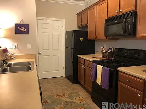 900 Dean Lee Dr Photo 1