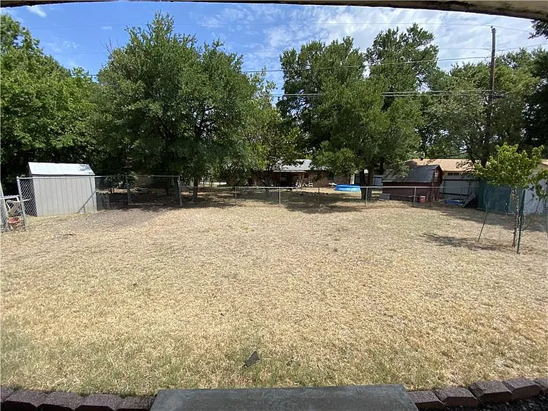 1122 Rhonda Lee St — Photo 29