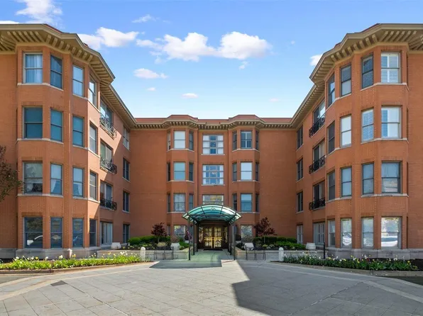750 S Hanley Rd APT 440, Saint Louis, MO 63105