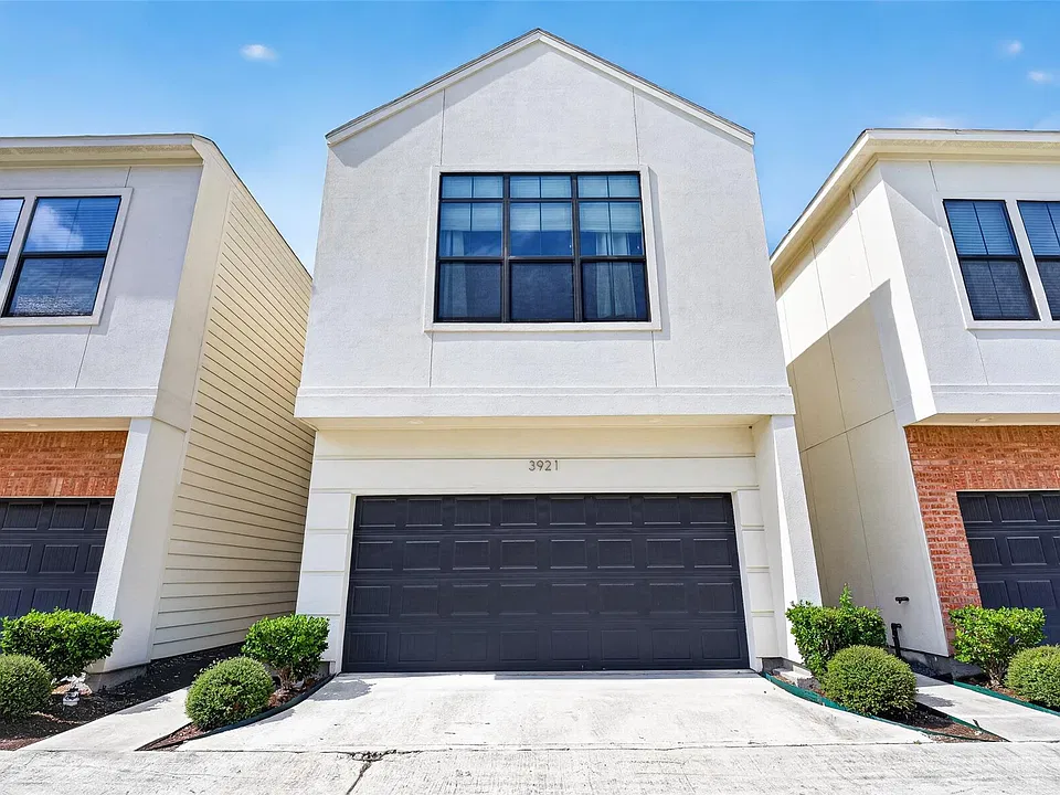 3921 Tulane Oak Dr