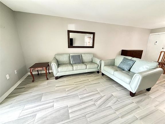 4th image of 950 Lake Destiny Rd Unit B